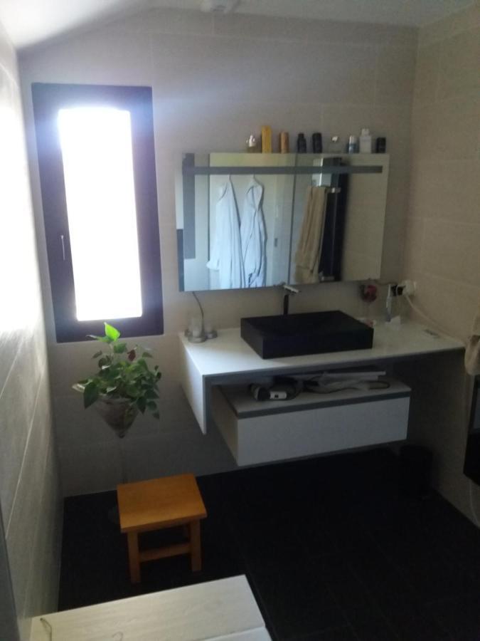 Séjour chez l'habitant Chambres, Cuisine, Piscine, Spa, Billards, Airhockey, Nature *